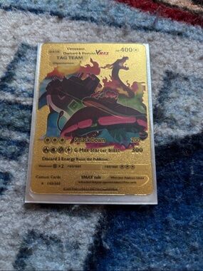 Venusaur & Charizard VMAX Gold Tag Team Pokémon Card - Metallic Gold